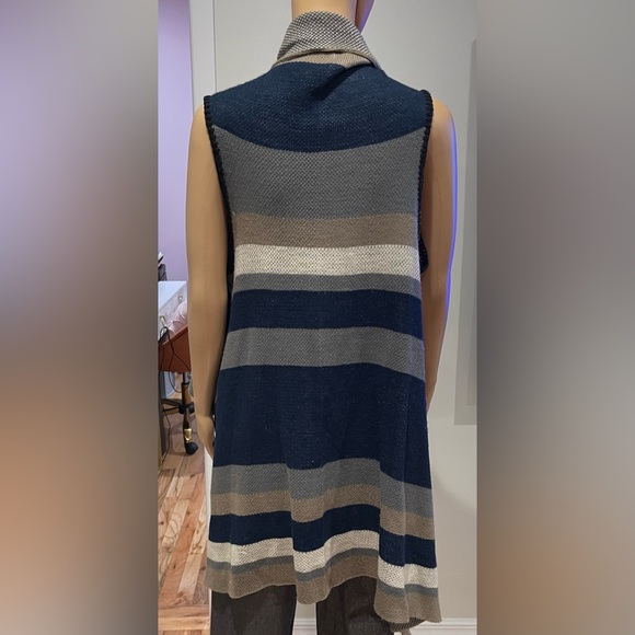 Striped Vest Sweater with Cowl Neck and 2 Buttons. - Picture 5 of 5